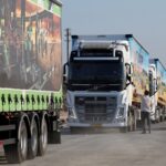 How was a UN aid convoy robbed near Israeli military positions?