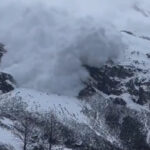 Moment of a massive avalanche engulfing tourists in China